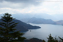 まだ山桜咲く中禅寺湖へ